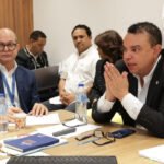 Trump amenaza con destruir principal terminal petrolera de Irán si no logra acuerdo