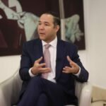 Omar Fernández propone eliminar impuesto que encarece préstamos hipotecarios