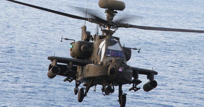 Helicóptero americano Apache AH-64